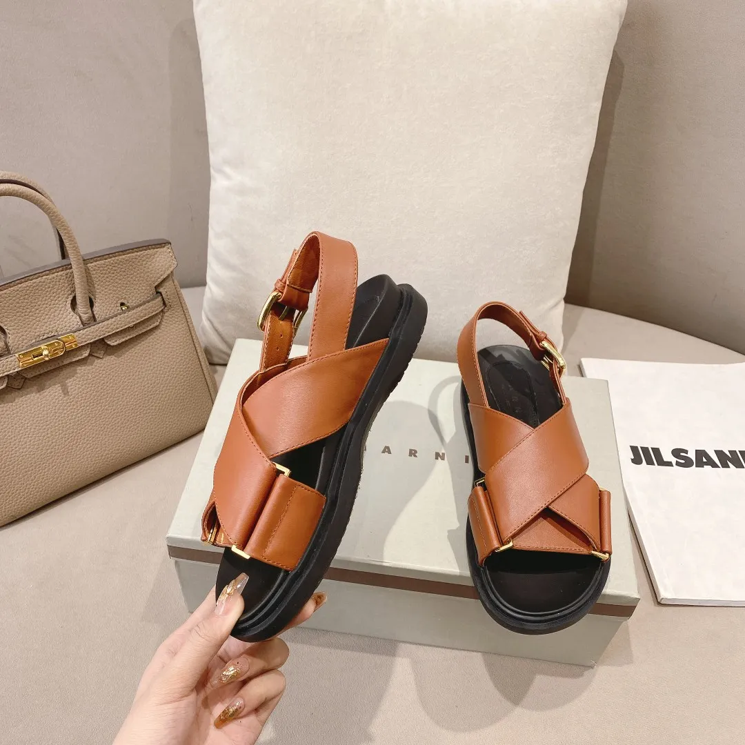 👟👟Ex-factory price 440👟👟 Marni Mani, popular online celebrity style, Taobao, popular single style in physical stores! Thick-soled, elevated classic cross-strap, color-blocked flat-soled cowhide open-toe European and American style women's sandals. Fabric: Cowhide Lining: Sheepskin Outsole: Rubber Button: Gold Size: 35-40